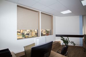 Польза и преимущества рулонных штор для вашего дома или офиса